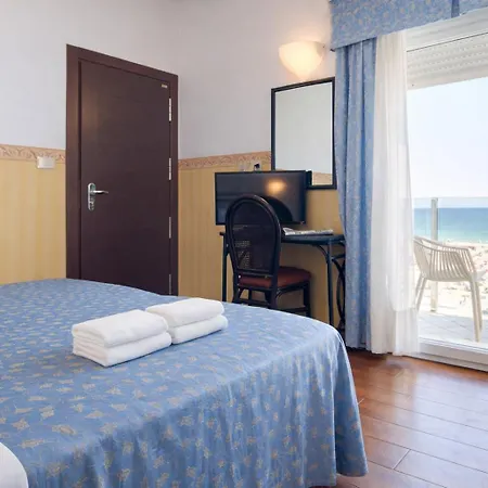 מלון Regina Fronte Mare 3*