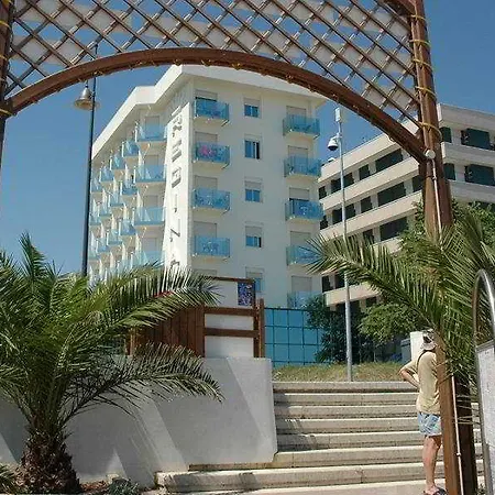 Regina Fronte Mare מלון