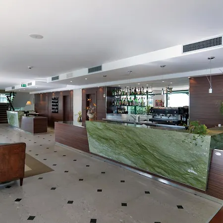 מלון Regina Fronte Mare 3*