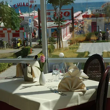 Otel Regina Fronte Mare 3*