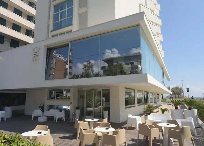 Regina Fronte Mare 3* רימיני