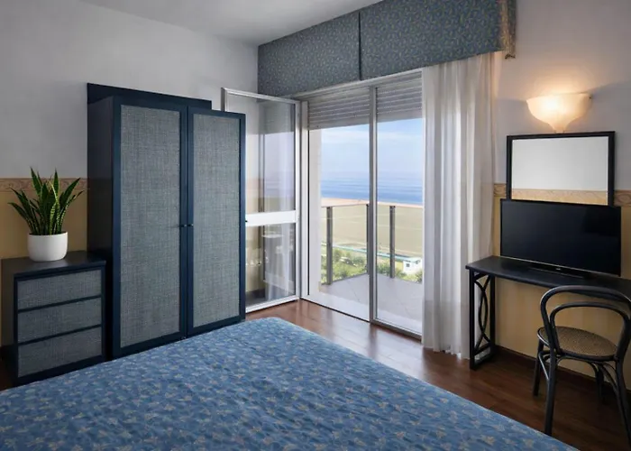 Regina Fronte Mare רימיני