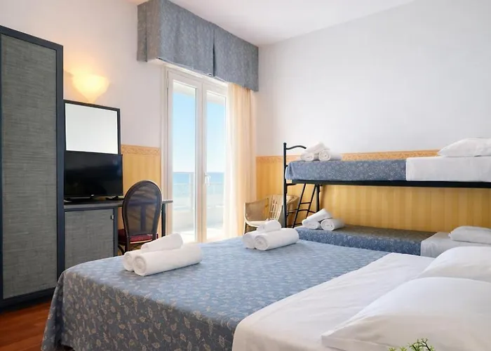 מלון Regina Fronte Mare 3*