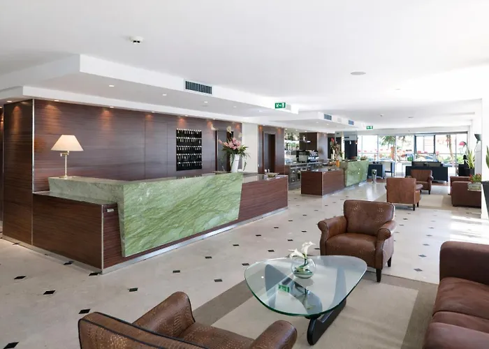 Regina Fronte Mare מלון רימיני