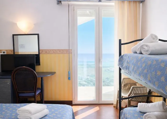 Regina Fronte Mare 3* רימיני