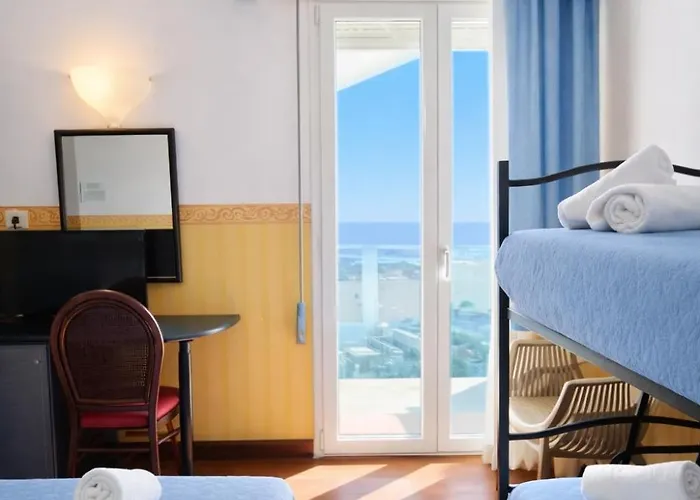 Regina Fronte Mare מלון רימיני