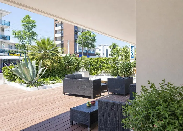 Regina Fronte Mare 3* רימיני