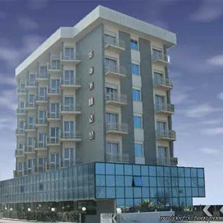 Regina Fronte Mare 3* רימיני
