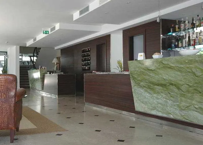 Regina Fronte Mare 3* רימיני