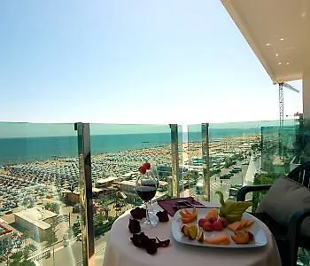 Regina Fronte Mare מלון