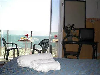 Regina Fronte Mare מלון 3*