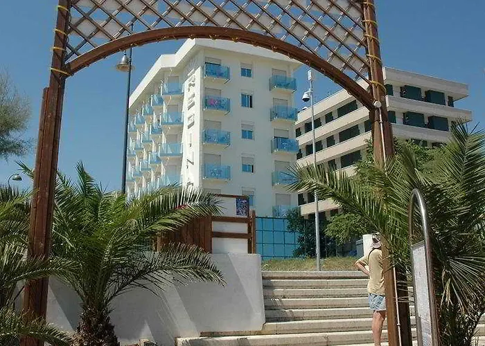 Regina Fronte Mare מלון